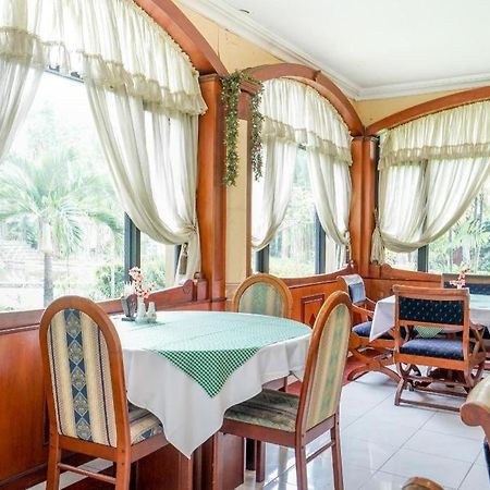 Istana Permata Juanda Hotel Sawotratap Eksteriør billede