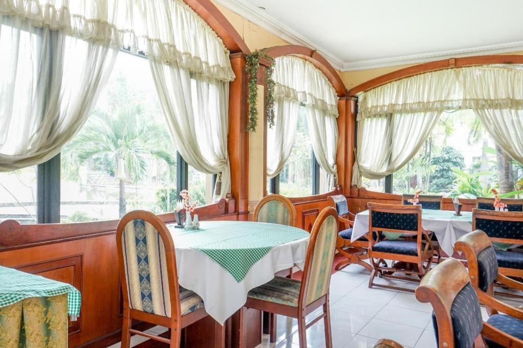 Istana Permata Juanda Hotel Sawotratap Eksteriør billede