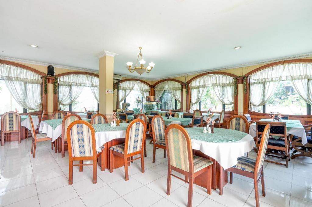 Istana Permata Juanda Hotel Sawotratap Eksteriør billede