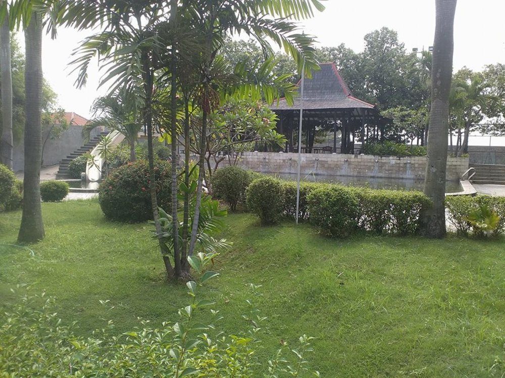 Istana Permata Juanda Hotel Sawotratap Eksteriør billede