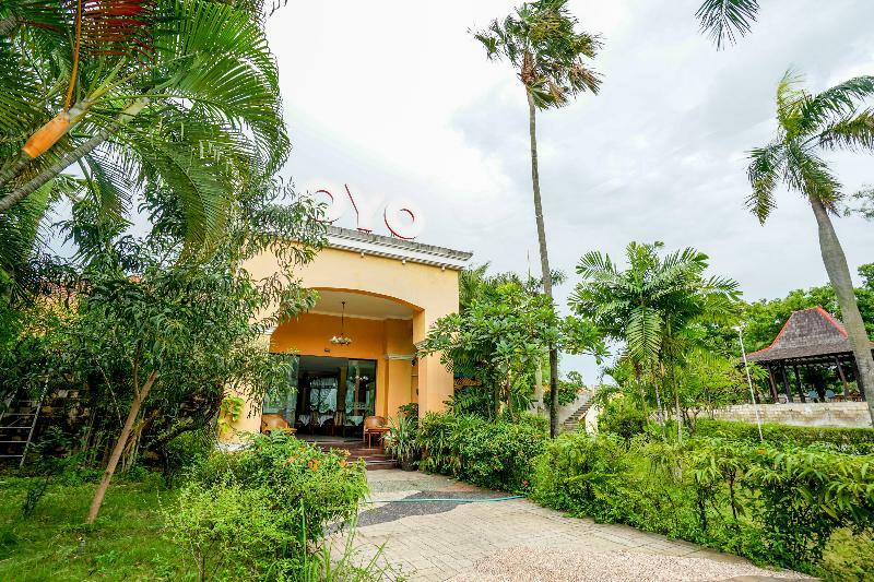 Istana Permata Juanda Hotel Sawotratap Eksteriør billede